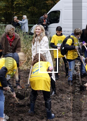 Alphen aan de Rijn 10 november 2021
Nationale Boomfeestdag met oa Sterre Koning en band Friday .