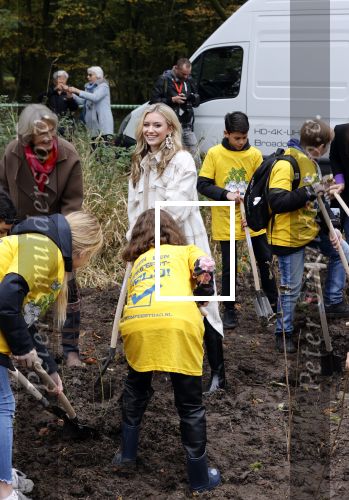 Alphen aan de Rijn 10 november 2021
Nationale Boomfeestdag met oa Sterre Koning en band Friday .