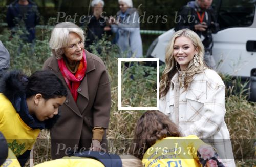 Alphen aan de Rijn 10 november 2021
Nationale Boomfeestdag met oa Sterre Koning en band Friday .