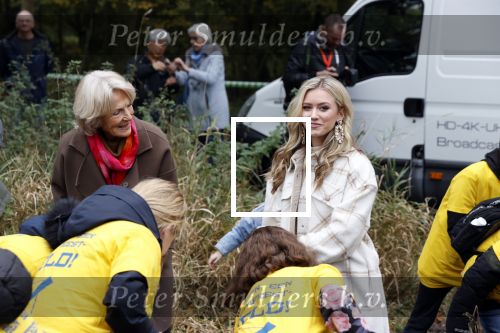 Alphen aan de Rijn 10 november 2021
Nationale Boomfeestdag met oa Sterre Koning en band Friday .