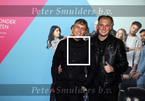 Amsterdam 11 oktober 2021
Premiere Liefde zonder grenzenin Tuschinski .
Tik Tokker Juuls tattoos