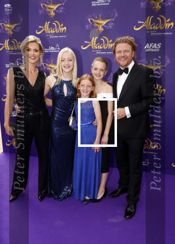 Scheveningen 26 september 2021
Premiere Aladdin in het circustheater. Bastiaan ragas en zijn vrouw Tooske met hun kinderen