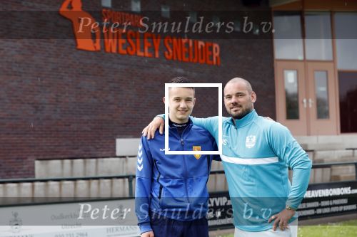 Utrecht 16 mei 2021
Eerste dag van de Sneijder Acadamy . De voetbalschool wordt geleid door Wesley Sneijder Rodney Sneijder  Tarik Divarci en Reduan Diba . Ze trainen op de velden van DHSC. Ook de zoon van Wesley Jessey traint mee.