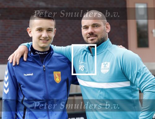 Utrecht 16 mei 2021
Eerste dag van de Sneijder Acadamy . De voetbalschool wordt geleid door Wesley Sneijder Rodney Sneijder  Tarik Divarci en Reduan Diba . Ze trainen op de velden van DHSC. Ook de zoon van Wesley Jessey traint mee.