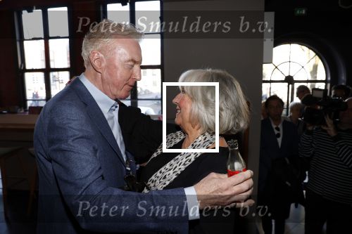 Amsterdam 24 oktober 2021
Willeke Alberti krijgt de blijvend applaus prijs in de kleine  Komedie. Zoon Johnny de Mol is ook aanwezig. Willeke met Andre v Duin
