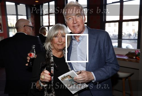 Amsterdam 24 oktober 2021
Willeke Alberti krijgt de blijvend applaus prijs in de kleine  Komedie. Zoon Johnny de Mol is ook aanwezig. Willeke met Andre v Duin