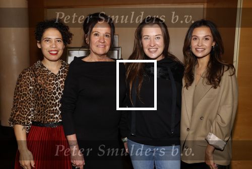 Amsterdam 5 november 2021
Slaan van Munt Herman Brood ivm 75e verjaardag. Zijn vrouw Xandra en dochters Holly Lola en Brenda  zijn natuurlijk aanwezig.