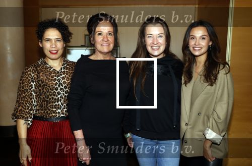 Amsterdam 5 november 2021
Slaan van Munt Herman Brood ivm 75e verjaardag. Zijn vrouw Xandra en dochters Holly Lola en Brenda  zijn natuurlijk aanwezig.