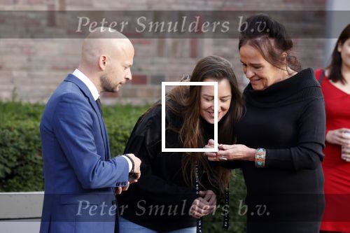 Amsterdam 5 november 2021
Slaan van Munt Herman Brood ivm 75e verjaardag. Zijn vrouw Xandra en dochters Holly Lola en Brenda  zijn natuurlijk aanwezig.