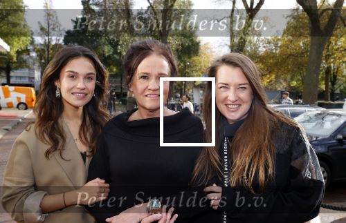 Amsterdam 5 november 2021
Slaan van Munt Herman Brood ivm 75e verjaardag. Zijn vrouw Xandra en dochters Holly Lola en Brenda  zijn natuurlijk aanwezig.