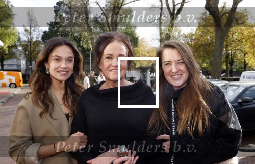 Amsterdam 5 november 2021
Slaan van Munt Herman Brood ivm 75e verjaardag. Zijn vrouw Xandra en dochters Holly Lola en Brenda  zijn natuurlijk aanwezig.