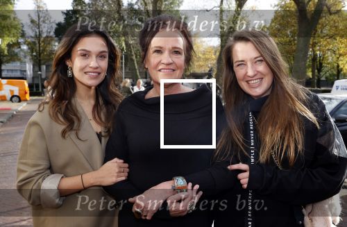 Amsterdam 5 november 2021
Slaan van Munt Herman Brood ivm 75e verjaardag. Zijn vrouw Xandra en dochters Holly Lola en Brenda  zijn natuurlijk aanwezig.