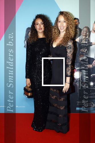 Amsterdam 11 oktober 2021
Premiere Liefde zonder grenzenin Tuschinski 
Zoey Ivory v d Koelen (links)en Whitney v d Koelen
