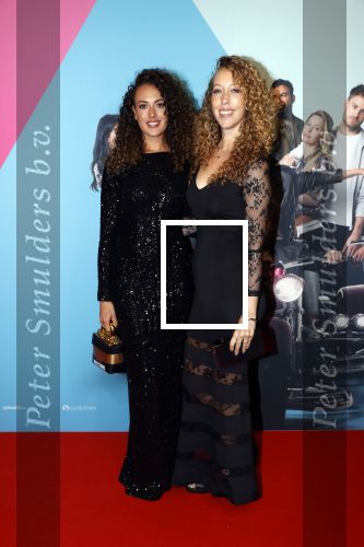 Amsterdam 11 oktober 2021
Premiere Liefde zonder grenzenin Tuschinski 
Zoey Ivory v d Koelen (links)en Whitney v d Koelen