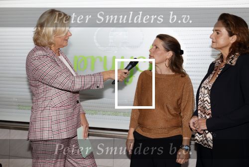 Bussum 4 november 2021
Irene Moors opent het nieuwe pand van stichting Pruijck. initiatiefnemers zijn Inge v Gulden Jose v Kippersluis en Peter Meijer