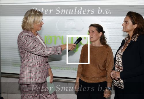 Bussum 4 november 2021
Irene Moors opent het nieuwe pand van stichting Pruijck. initiatiefnemers zijn Inge v Gulden Jose v Kippersluis en Peter Meijer