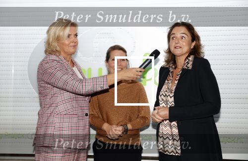 Bussum 4 november 2021
Irene Moors opent het nieuwe pand van stichting Pruijck. initiatiefnemers zijn Inge v Gulden Jose v Kippersluis en Peter Meijer