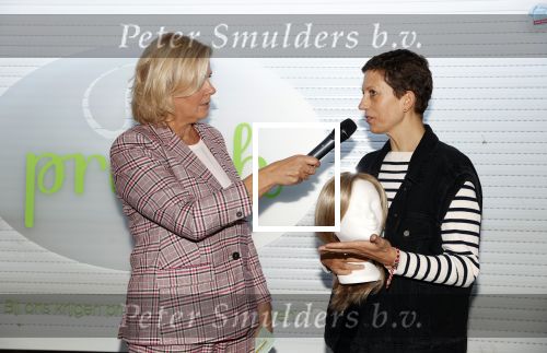Bussum 4 november 2021
Irene Moors opent het nieuwe pand van stichting Pruijck. initiatiefnemers zijn Inge v Gulden Jose v Kippersluis en Peter Meijer