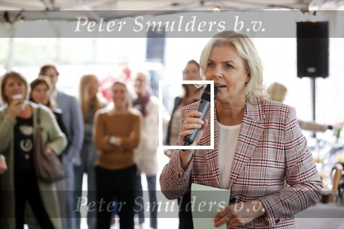Bussum 4 november 2021
Irene Moors opent het nieuwe pand van stichting Pruijck. initiatiefnemers zijn Inge v Gulden Jose v Kippersluis en Peter Meijer