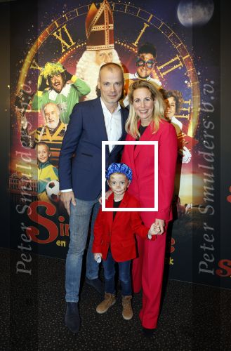 Utrecht 8 oktober 2022
Premiere de club van sinterklaas met oa Britt Dekker en Lavezzi Rutjes . Alexandra Alphenaar met man en zoon