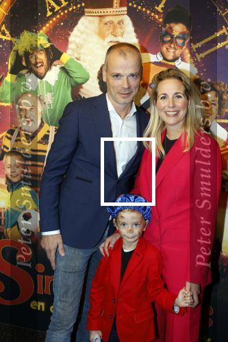 Utrecht 8 oktober 2022
Premiere de club van sinterklaas met oa Britt Dekker en Lavezzi Rutjes . Alexandra Alphenaar met man en zoon