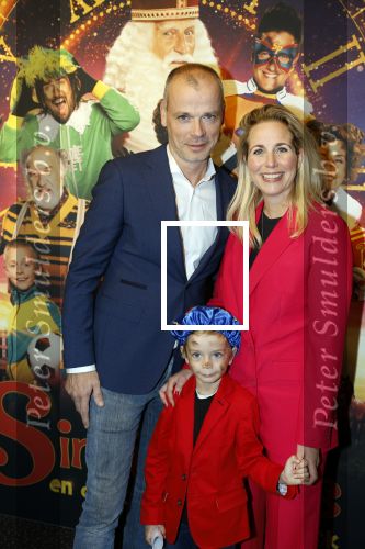 Utrecht 8 oktober 2022
Premiere de club van sinterklaas met oa Britt Dekker en Lavezzi Rutjes . Alexandra Alphenaar met man en zoon