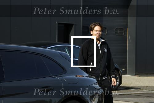 Mijdrecht Vinkeveen 30 oktober 2022
Andre Hazes zijn auto bij zijn moeder en daarna ging hij trainen in Mijdrecht en daarna op de koffie vij zijn neef Djarno Hofland in Vinkeveen.