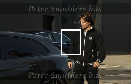 Mijdrecht Vinkeveen 30 oktober 2022
Andre Hazes zijn auto bij zijn moeder en daarna ging hij trainen in Mijdrecht en daarna op de koffie vij zijn neef Djarno Hofland in Vinkeveen.