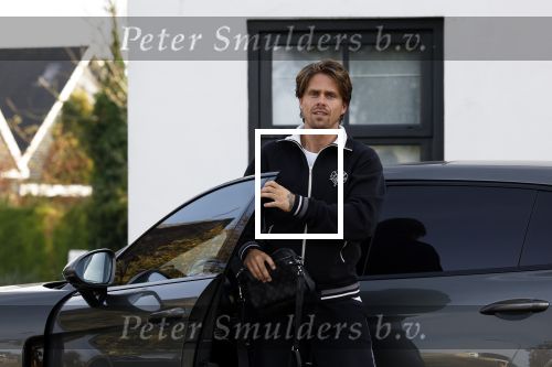 Mijdrecht Vinkeveen 30 oktober 2022
Andre Hazes zijn auto bij zijn moeder en daarna ging hij trainen in Mijdrecht en daarna op de koffie vij zijn neef Djarno Hofland in Vinkeveen.