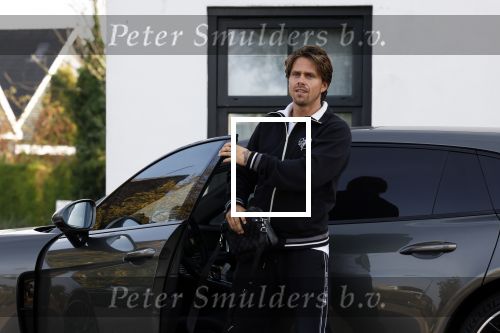 Mijdrecht Vinkeveen 30 oktober 2022
Andre Hazes zijn auto bij zijn moeder en daarna ging hij trainen in Mijdrecht en daarna op de koffie vij zijn neef Djarno Hofland in Vinkeveen.