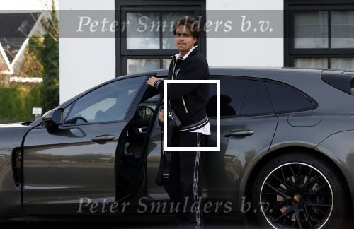 Mijdrecht Vinkeveen 30 oktober 2022
Andre Hazes zijn auto bij zijn moeder en daarna ging hij trainen in Mijdrecht en daarna op de koffie vij zijn neef Djarno Hofland in Vinkeveen.