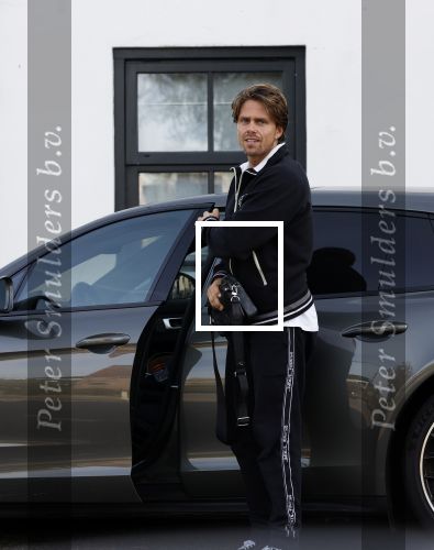 Mijdrecht Vinkeveen 30 oktober 2022
Andre Hazes zijn auto bij zijn moeder en daarna ging hij trainen in Mijdrecht en daarna op de koffie vij zijn neef Djarno Hofland in Vinkeveen.