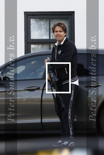 Mijdrecht Vinkeveen 30 oktober 2022
Andre Hazes zijn auto bij zijn moeder en daarna ging hij trainen in Mijdrecht en daarna op de koffie vij zijn neef Djarno Hofland in Vinkeveen.