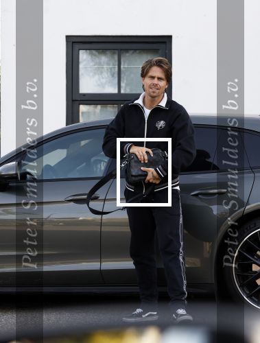 Mijdrecht Vinkeveen 30 oktober 2022
Andre Hazes zijn auto bij zijn moeder en daarna ging hij trainen in Mijdrecht en daarna op de koffie vij zijn neef Djarno Hofland in Vinkeveen.