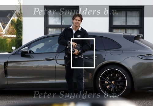 Mijdrecht Vinkeveen 30 oktober 2022
Andre Hazes zijn auto bij zijn moeder en daarna ging hij trainen in Mijdrecht en daarna op de koffie vij zijn neef Djarno Hofland in Vinkeveen.
