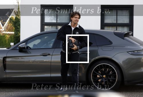 Mijdrecht Vinkeveen 30 oktober 2022
Andre Hazes zijn auto bij zijn moeder en daarna ging hij trainen in Mijdrecht en daarna op de koffie vij zijn neef Djarno Hofland in Vinkeveen.