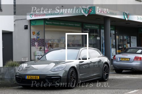 Mijdrecht Vinkeveen 30 oktober 2022
Andre Hazes zijn auto bij zijn moeder en daarna ging hij trainen in Mijdrecht en daarna op de koffie vij zijn neef Djarno Hofland in Vinkeveen.