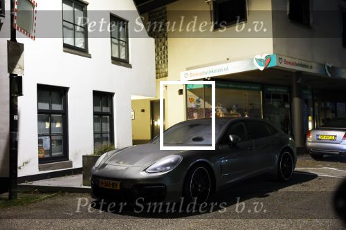 Vinkeveen 30 en 31 oktober 2022
Andre Hazes zijn porsche staat bij zijn neef Djarno Hofland voor de deur . Andre is daar zondagmiddag heen gegaan en daar blijven slapen.