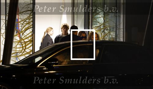 Schiphol - Amstelveen 16 oktober 2022
Andre Hazes en zijn nieuwe vriendin Sarah Sabil arriveren na hun eerste vakantie samen in Dubai bij de VIP op schiphol en daarna brengt taxi Sarah naar haar huis in Amstelveen.