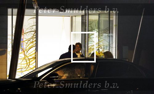 Schiphol - Amstelveen 16 oktober 2022
Andre Hazes en zijn nieuwe vriendin Sarah Sabil arriveren na hun eerste vakantie samen in Dubai bij de VIP op schiphol en daarna brengt taxi Sarah naar haar huis in Amstelveen.