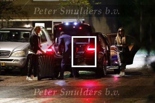 Schiphol - Amstelveen 16 oktober 2022
Andre Hazes en zijn nieuwe vriendin Sarah Sabil arriveren na hun eerste vakantie samen in Dubai bij de VIP op schiphol en daarna brengt taxi Sarah naar haar huis in Amstelveen.