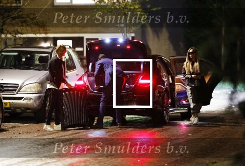 Schiphol - Amstelveen 16 oktober 2022
Andre Hazes en zijn nieuwe vriendin Sarah Sabil arriveren na hun eerste vakantie samen in Dubai bij de VIP op schiphol en daarna brengt taxi Sarah naar haar huis in Amstelveen.