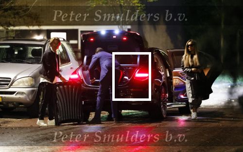Schiphol - Amstelveen 16 oktober 2022
Andre Hazes en zijn nieuwe vriendin Sarah Sabil arriveren na hun eerste vakantie samen in Dubai bij de VIP op schiphol en daarna brengt taxi Sarah naar haar huis in Amstelveen.