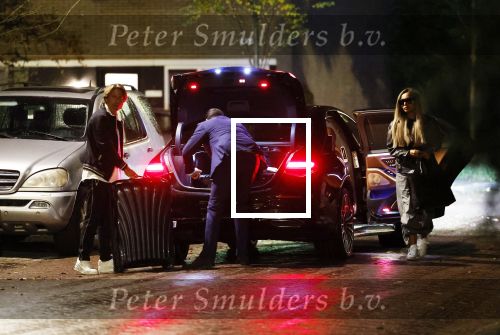 Schiphol - Amstelveen 16 oktober 2022
Andre Hazes en zijn nieuwe vriendin Sarah Sabil arriveren na hun eerste vakantie samen in Dubai bij de VIP op schiphol en daarna brengt taxi Sarah naar haar huis in Amstelveen.