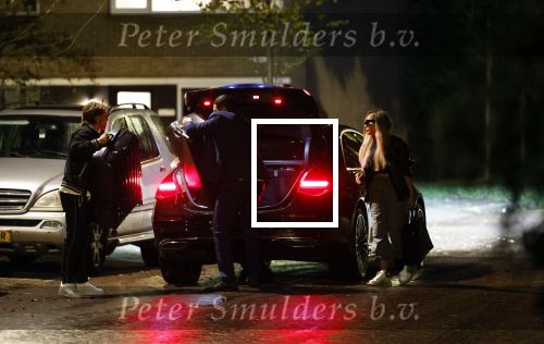 Schiphol - Amstelveen 16 oktober 2022
Andre Hazes en zijn nieuwe vriendin Sarah Sabil arriveren na hun eerste vakantie samen in Dubai bij de VIP op schiphol en daarna brengt taxi Sarah naar haar huis in Amstelveen.