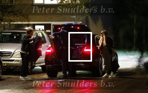 Schiphol - Amstelveen 16 oktober 2022
Andre Hazes en zijn nieuwe vriendin Sarah Sabil arriveren na hun eerste vakantie samen in Dubai bij de VIP op schiphol en daarna brengt taxi Sarah naar haar huis in Amstelveen.