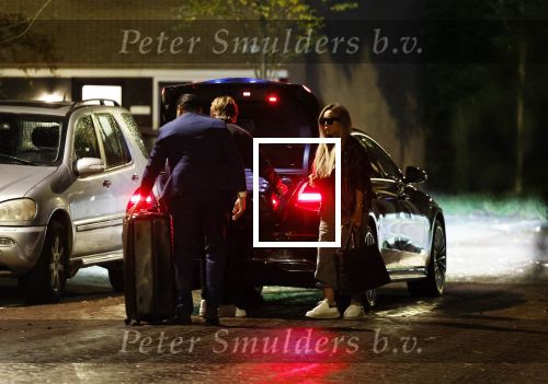 Schiphol - Amstelveen 16 oktober 2022
Andre Hazes en zijn nieuwe vriendin Sarah Sabil arriveren na hun eerste vakantie samen in Dubai bij de VIP op schiphol en daarna brengt taxi Sarah naar haar huis in Amstelveen.