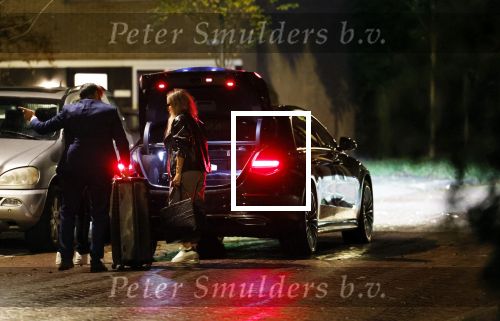 Schiphol - Amstelveen 16 oktober 2022
Andre Hazes en zijn nieuwe vriendin Sarah Sabil arriveren na hun eerste vakantie samen in Dubai bij de VIP op schiphol en daarna brengt taxi Sarah naar haar huis in Amstelveen.