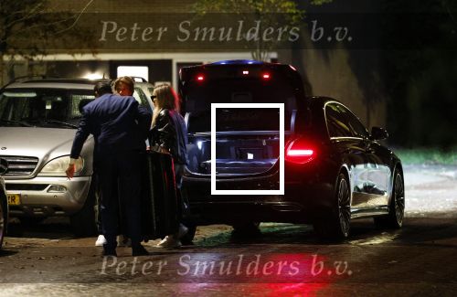 Schiphol - Amstelveen 16 oktober 2022
Andre Hazes en zijn nieuwe vriendin Sarah Sabil arriveren na hun eerste vakantie samen in Dubai bij de VIP op schiphol en daarna brengt taxi Sarah naar haar huis in Amstelveen.