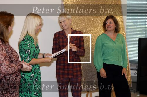 Hoofddorp 25 oktober 2022
Anita Witzier onthult de cover van Libelle . Holmar Mulder doet de presentatie.
